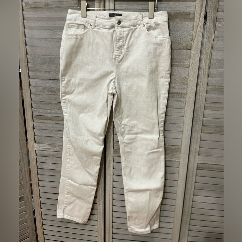 Chico's Classic Straight Leg Jeans in Cream